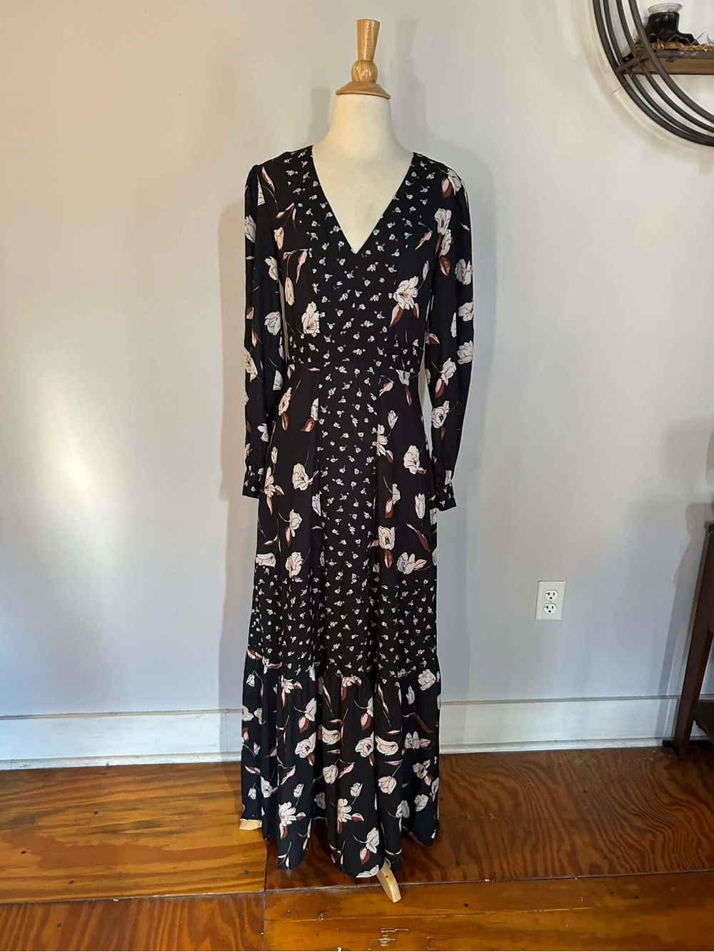 ModCloth Prairie Floral V-Neck Maxi Dress small